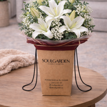 ramo-lilium-blanco-eucalipto-paniculata-caja