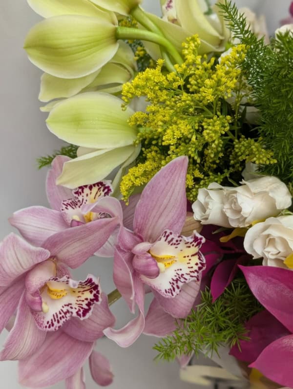 Ramo Bruma de Orquídeas (Recogida en tienda, Envio Granada y Área metropolitana) - Imagen 5