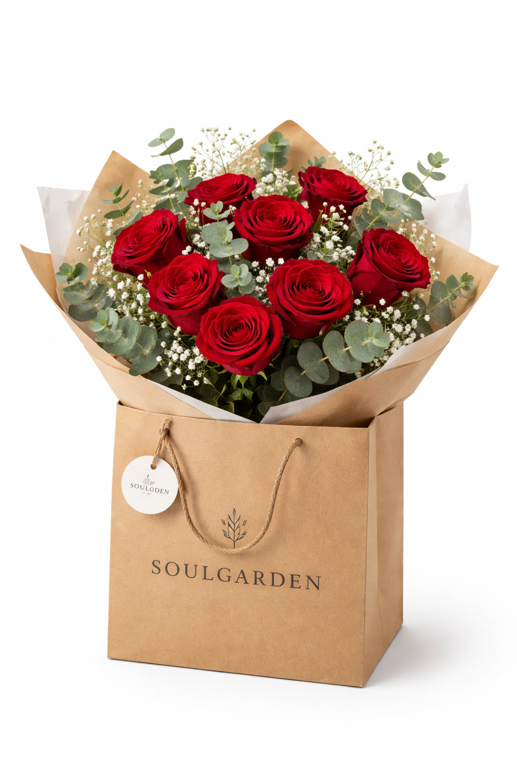 Ramo de rosas rojas con eucalipto y paniculata en bolsa kraft de Soulgarden