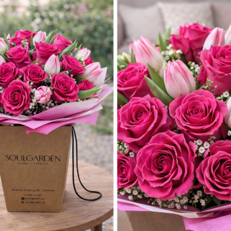 Ramo de rosas fucsias y tulipanes rosados presentado en bolsa Soulgarden sobre mesa de madera